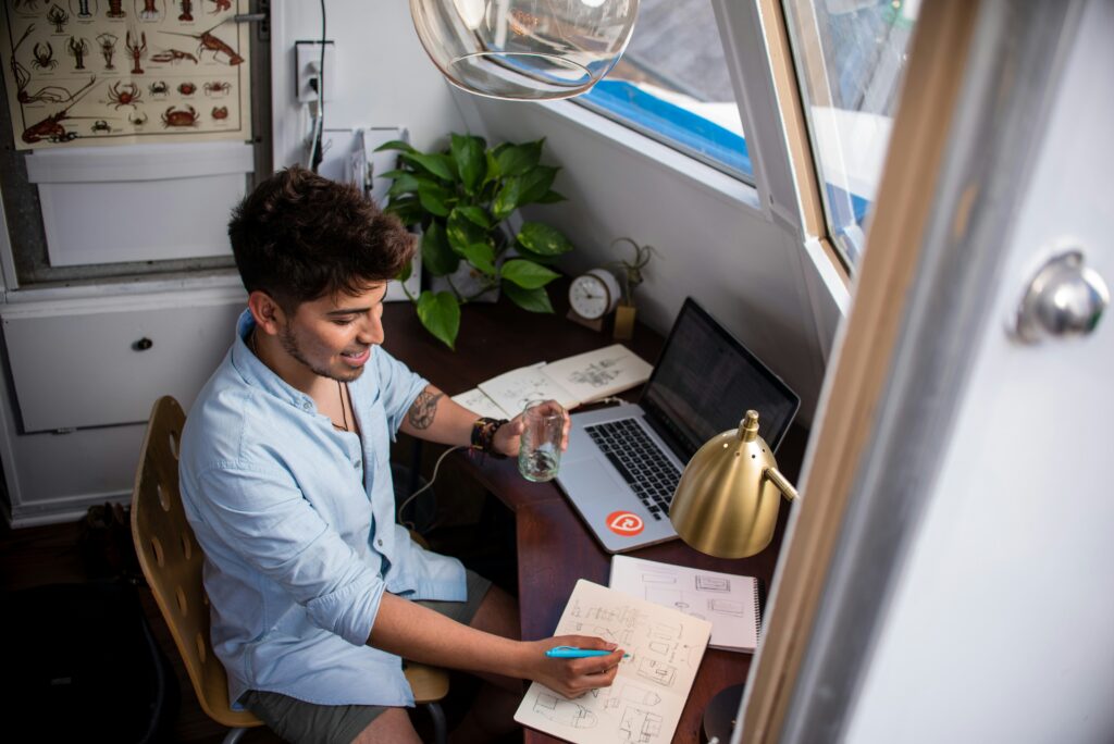 Top 15 Independent Contractor Benefits for Businesses in 2024