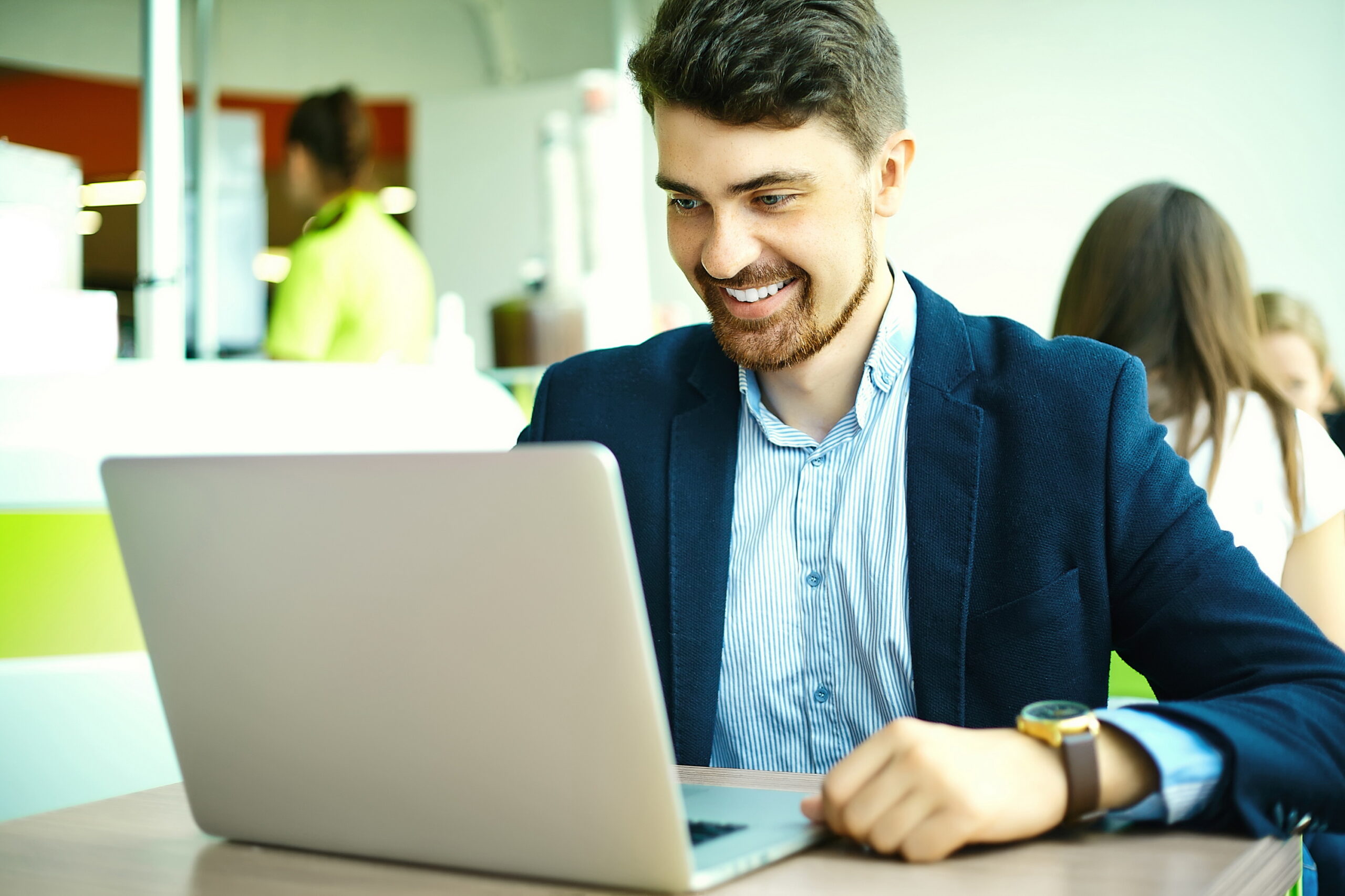 You are currently viewing Detailed Guide to Employer of Record (EOR) vs. Entity Establishment in France