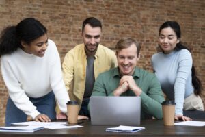 Read more about the article A Guide to Employer of Record (EOR) vs. Entity Establishment in Indonesia (2025)